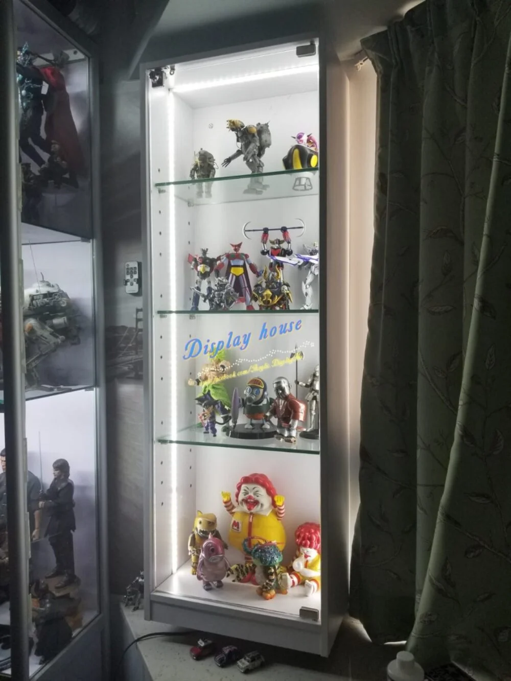 訂造玻璃門木造展示櫃